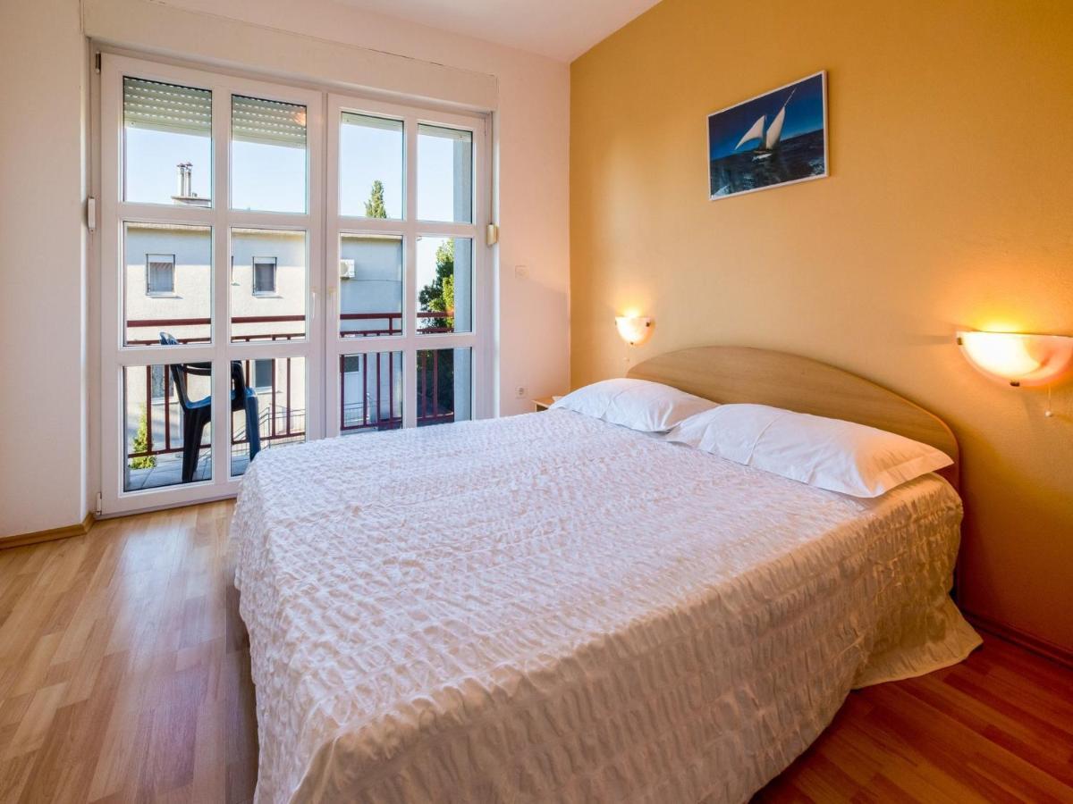 Apartments Ani Crikvenica Bagian luar foto